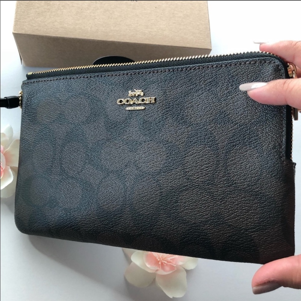 🍒Coach🍒 Double Zip Signature Coated Wristlet - Picture 4 of 8